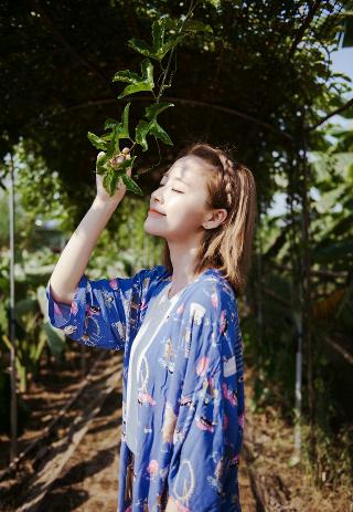 女大学生的沙龙室